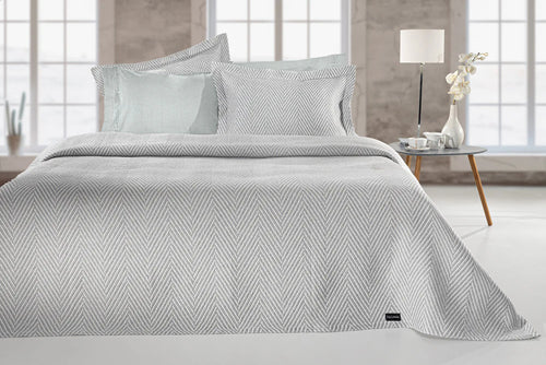 Guy Laroche Vigo Silver Bedspread 245x260