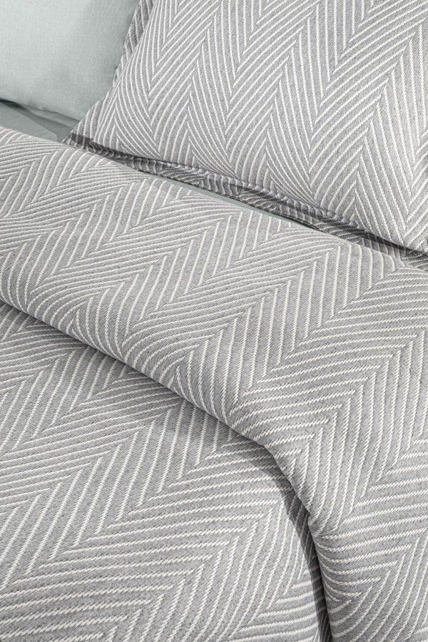 Guy Laroche Vigo Silver Bedspread 245x260