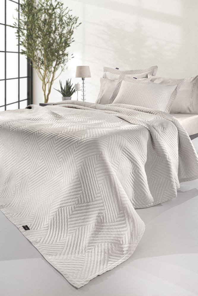 Guy Laroche Lupo Natural Blanket 245x260