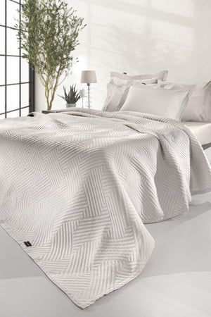 Guy Laroche Lupo Natural Blanket 245x260