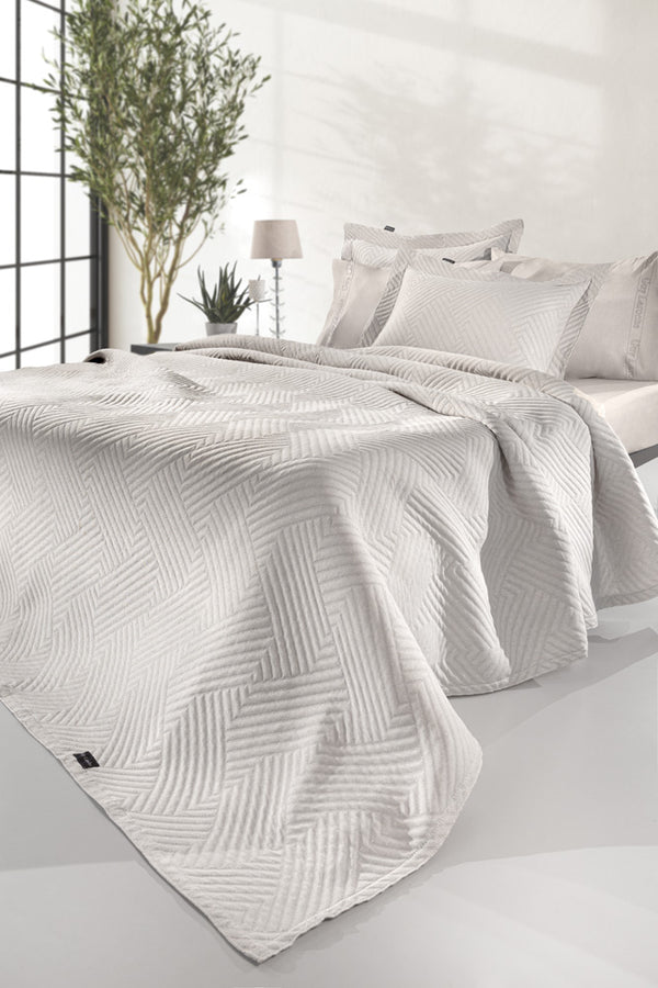 Guy Laroche Lupo Natural Blanket 245x260