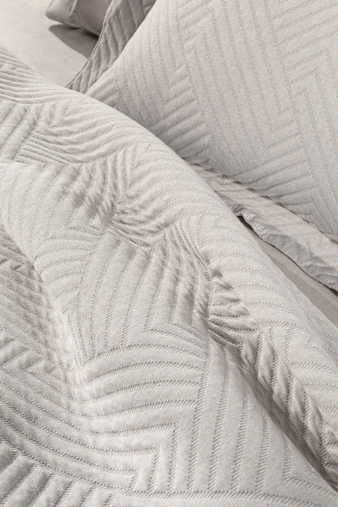 Guy Laroche Lupo Natural Blanket 245x260