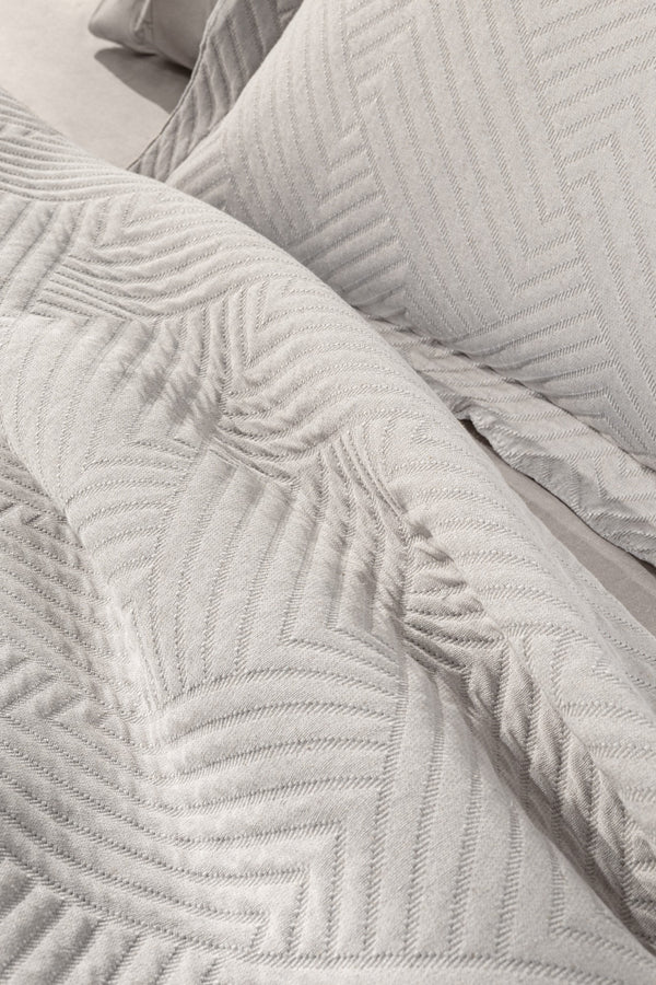 Guy Laroche Lupo Natural Blanket 245x260