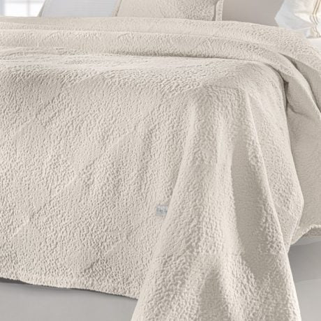 Guy Laroche Portobello Ecru Blanket 250x260