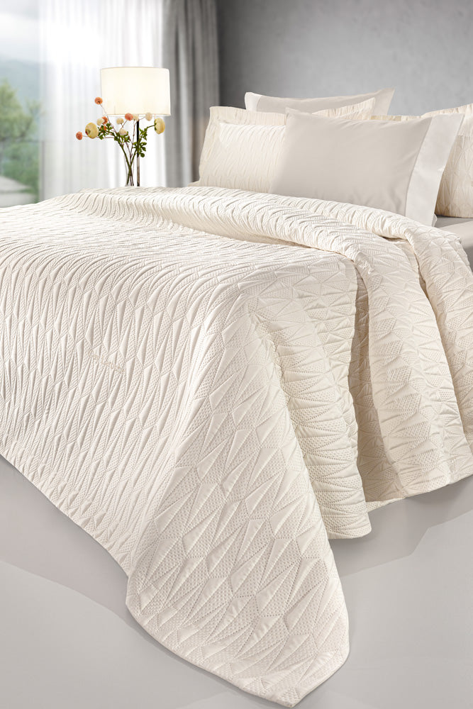 Guy Laroche Ruby Ivory Bedspread 240x250