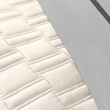 Guy Laroche Brick Ivory Bedspread