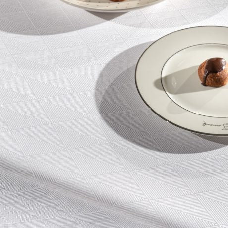 Guy Laroche Motion White Tablecloth 160x260