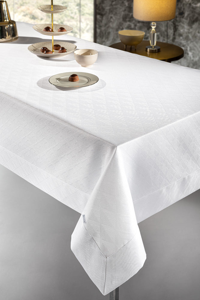 Guy Laroche Motion White Tablecloth 160x260