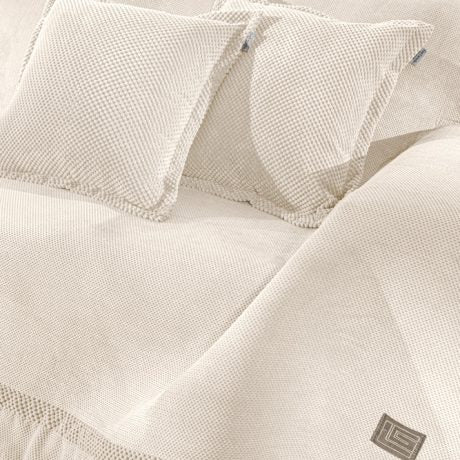 Guy Laroche Rubicon Choco Throw
