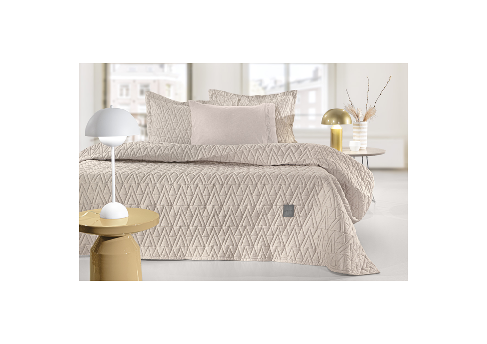 Guy Laroche Kylian 2-Piece Bedspread Set