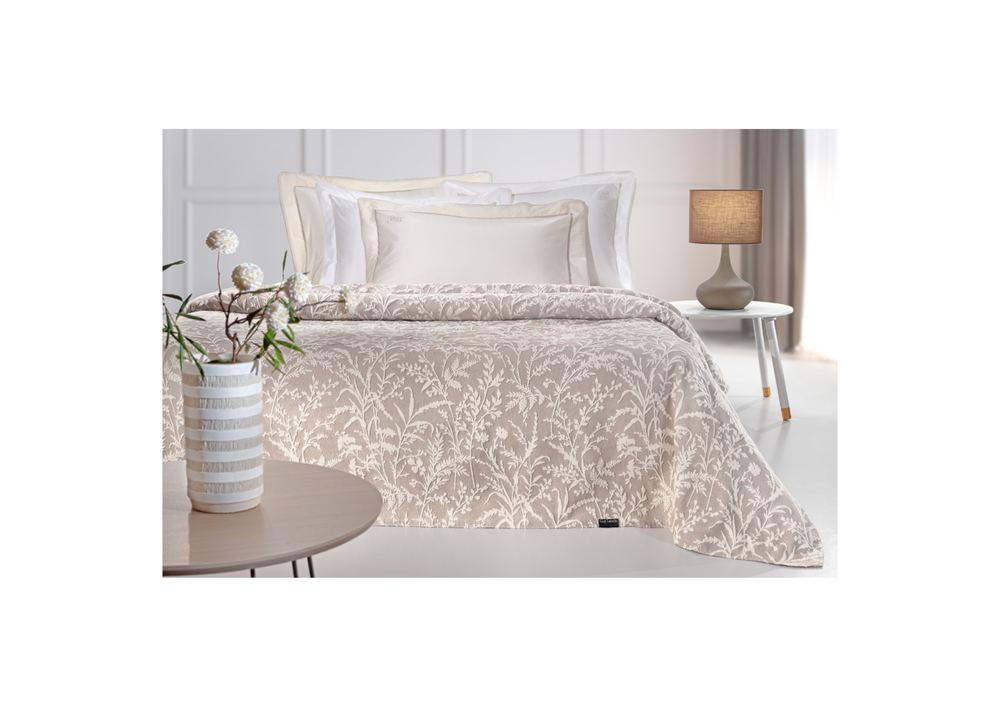Guy Laroche Bouquet Jacquard Bed Blanket