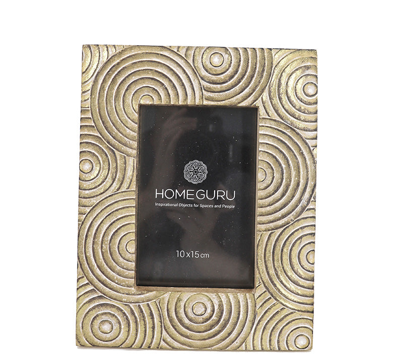 Round photo frame with gold polyresin border