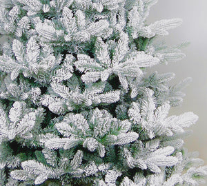 Deluxe Snow-Covered Christmas Tree – 210 cm