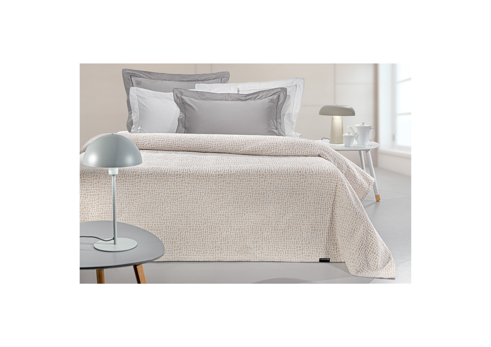 Guy Laroche Luna Jacquard Bed Blanket
