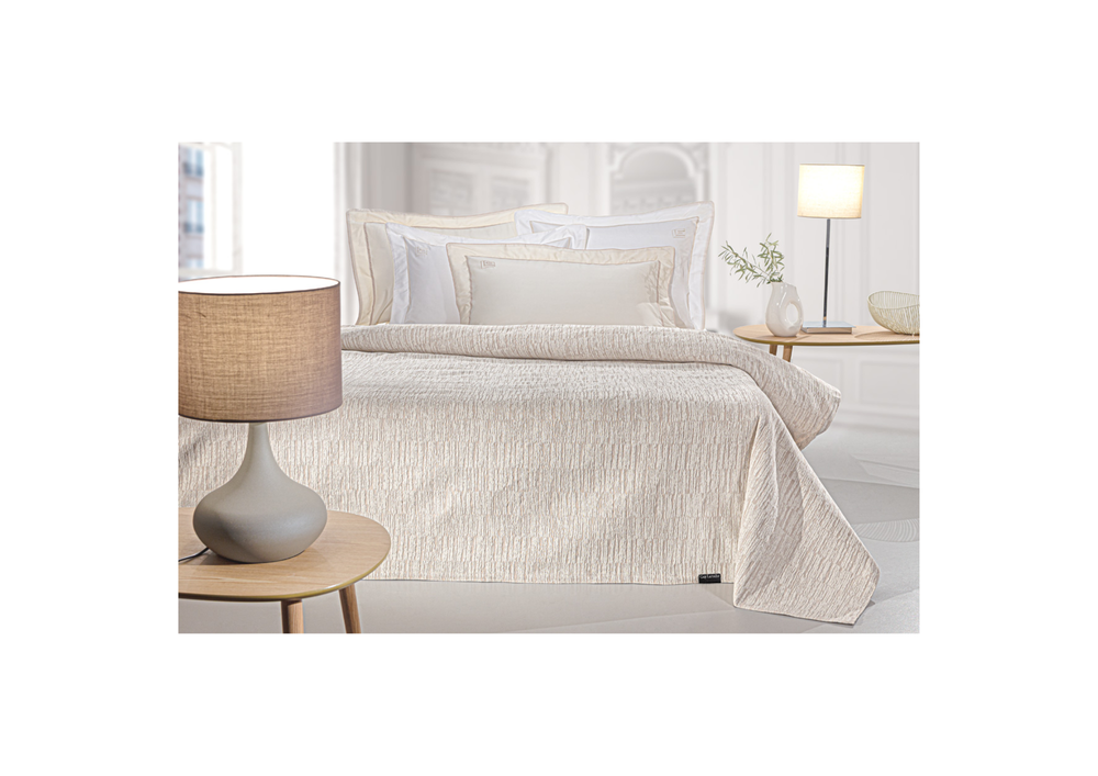 Guy Laroche Diana Jacquard Bed Blanket