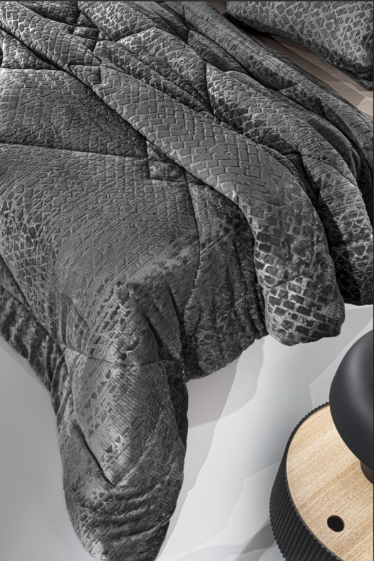 Surreal Anthracite Reversible Quilt – Guy Laroche Paris