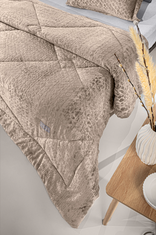 Surreal Natural Reversible Quilt – Guy Laroche Paris
