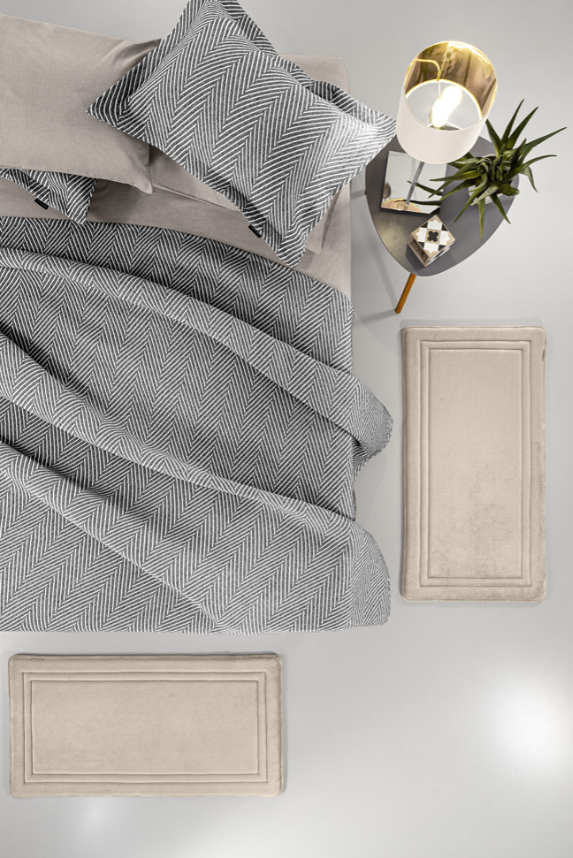 Guy Laroche Softy Sand Carpet Set